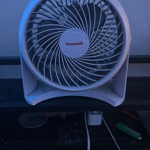 Honeywell White Fan